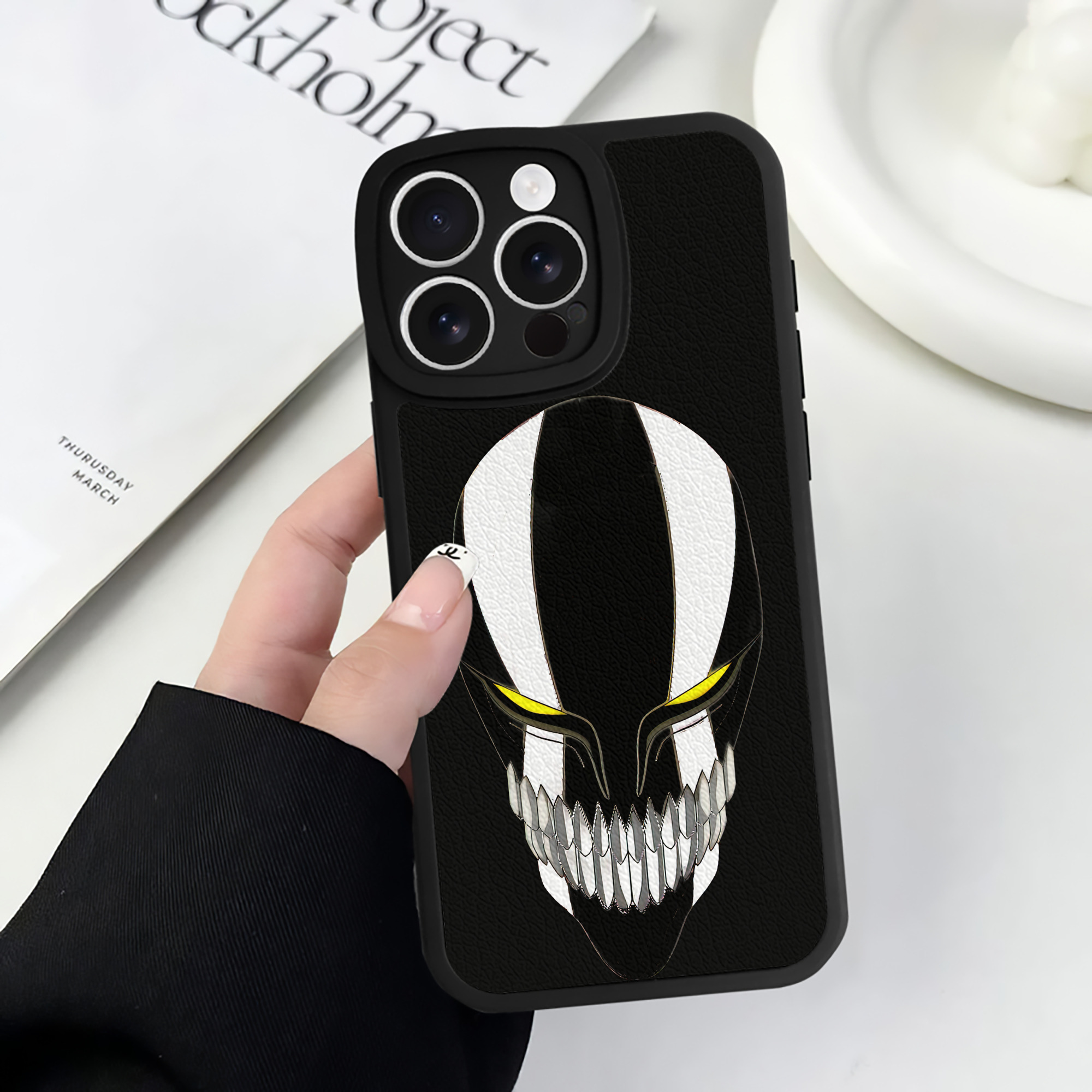 ブリーチ 黒崎一護（くろさき いちご）BLEACH Kurosaki Ichigo 【iPhone 16シリーズ対応】シリコンスマホケース（レザー調） 材質：シリコン